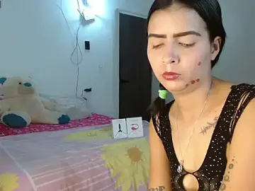 Laura-milk22  live sex cam