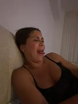 Evelyn_Anya  live sex cam