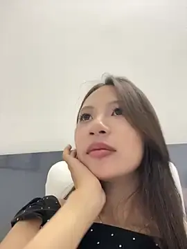 Lil-Gi  live sex cam