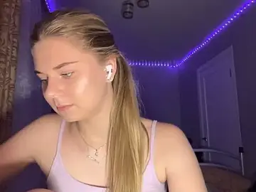 HoneysPiee  live sex cam