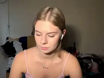 HoneysPiee  live sex cam