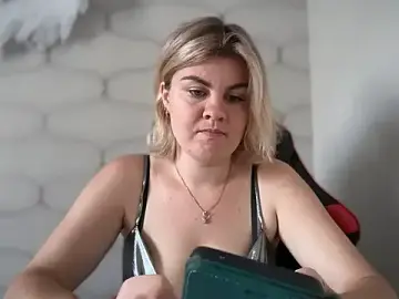 LauraLlq  live sex cam