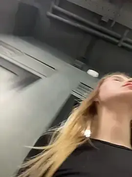 Risky_Mia69  live sex cam