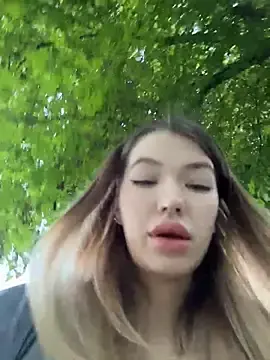 Risky_Mia69  live sex cam