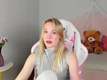 ElaraVoltage  live sex cam