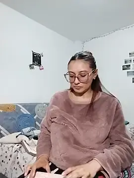 Bellastorme04  live sex cam