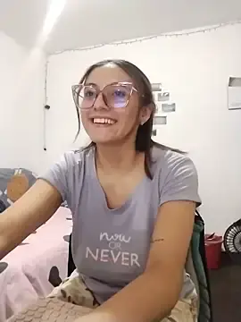 Bellastorme04  live sex cam