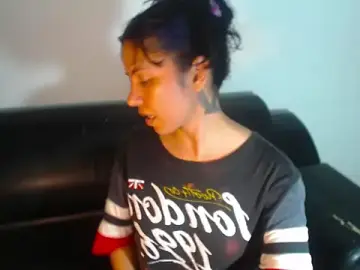 BellaLuxxs  live sex cam