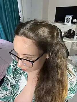 DienkaGreen  live sex cam