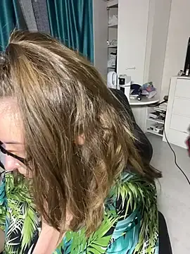 DienkaGreen  live sex cam