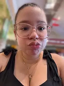 Lucyklein2022  live sex cam