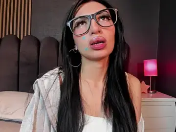 Nicolette_ks_  live sex cam