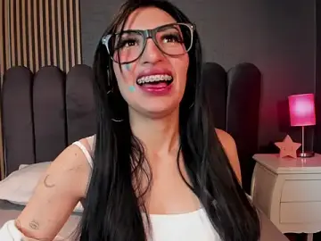 Nicolette_ks_  live sex cam