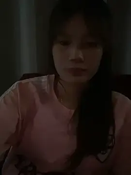 Vyy2000  live sex cam