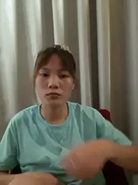 Vyy2000  live sex cam