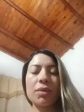 Annie-Latina  live sex cam