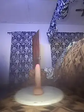 Bobqeen1  live sex cam