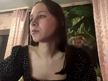 EllynDincher  live sex cam