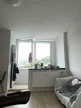 Kira235  live sex cam