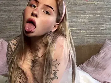 Khloy_white  live sex cam