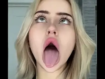 Khloy_white  live sex cam