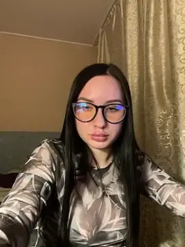 Polinnamur  live sex cam