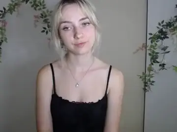 LuciaYoung  live sex cam