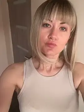LunaFoxs  live sex cam