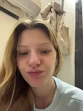 MaryHiggins  live sex cam