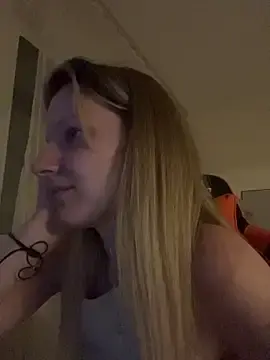 MaryHiggins  live sex cam