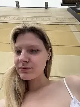 MaryHiggins  live sex cam