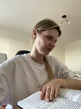 MaryHiggins  live sex cam