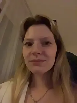 MaryHiggins  live sex cam
