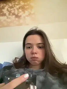 LadyinBed99  live sex cam