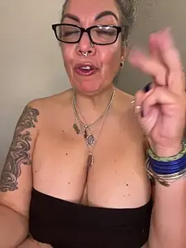 Dieseldame1313  live sex cam