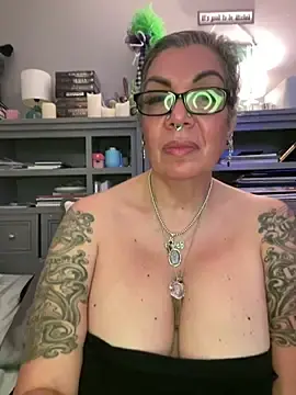 Dieseldame1313  live sex cam