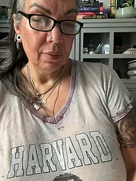 Dieseldame1313  live sex cam