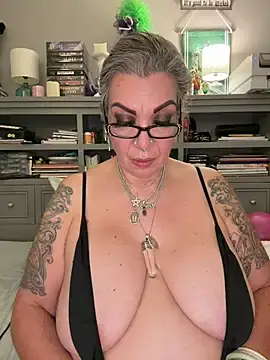 Dieseldame1313  live sex cam