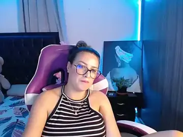 Esmeraldaa230  live sex cam