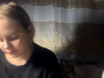 KrystenHoye  live sex cam