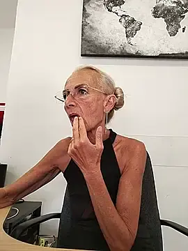 Clarabell4  live sex cam