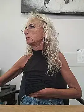 Clarabell4  live sex cam