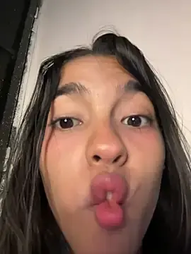 Honey__doll_  live sex cam