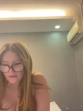 Cherryrosealiee  live sex cam