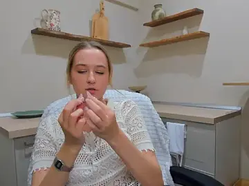 Sweett_Monica  live sex cam