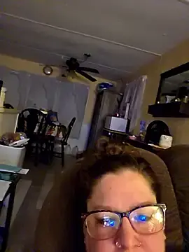 Bigbootybrit3  live sex cam