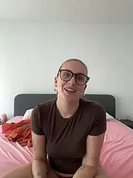 ChiaraVelvet  live sex cam