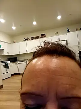 Karebearz1  live sex cam