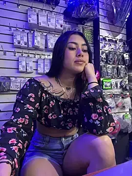 Emily_24x  live sex cam