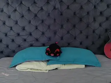 Kittyzenn  live sex cam
